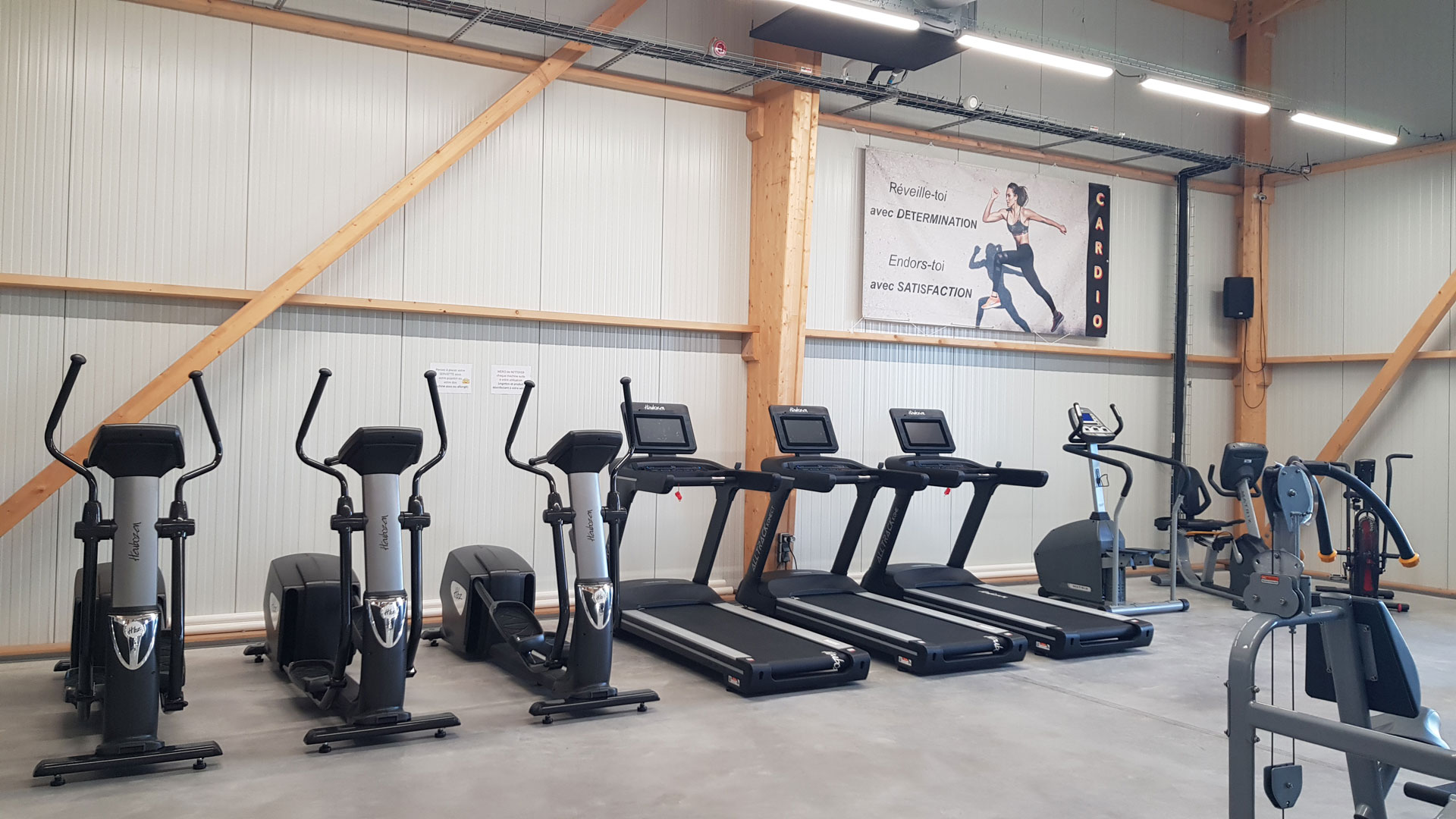 espace cardio - tapis et vélos