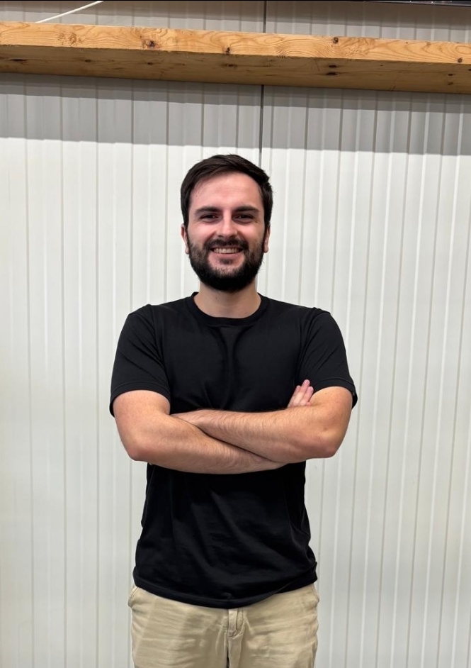 retrato de profesora de yoga y pilates mujer joven sonriente en